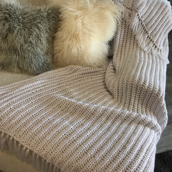 Throw. NWOT. - Picture 2 of 13